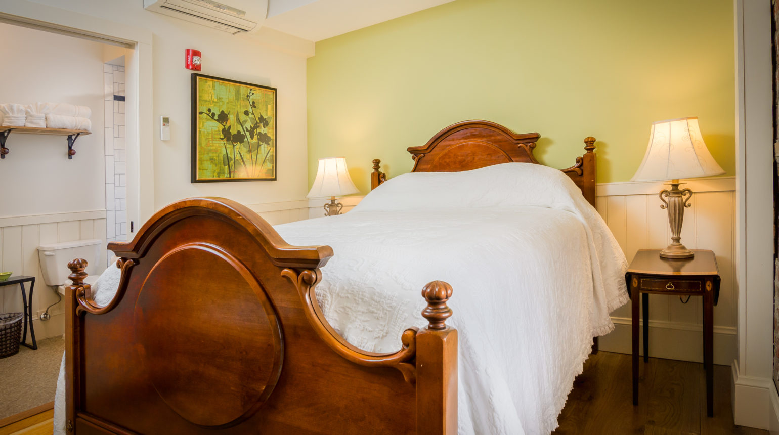 Beautiful River View (Room 202) Owego ParkView Inn